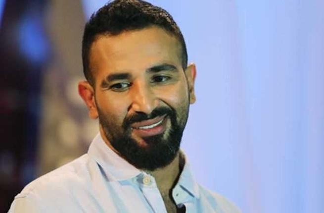 بالصور: قُبلة من الفم لأحمد سعد تثير الجدل