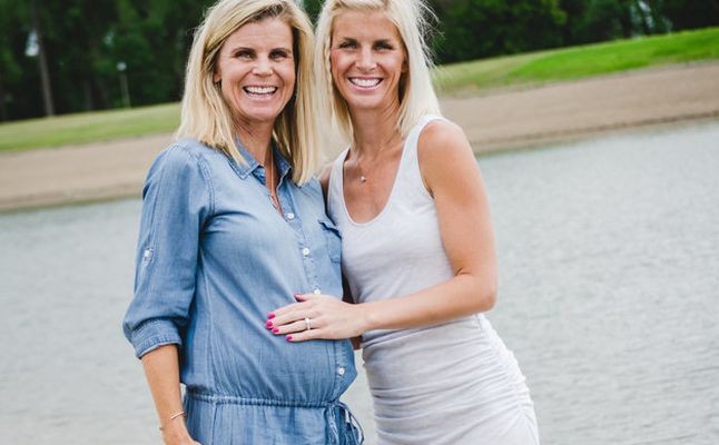 بالفيديو والصور: غرائب "حواء" جدّة تلد حفيدتها