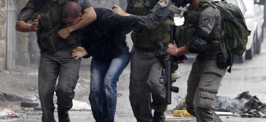 قوات الاحتلال تعتقل 3 مواطنين من بلدة صيدا شمال طولكرم 