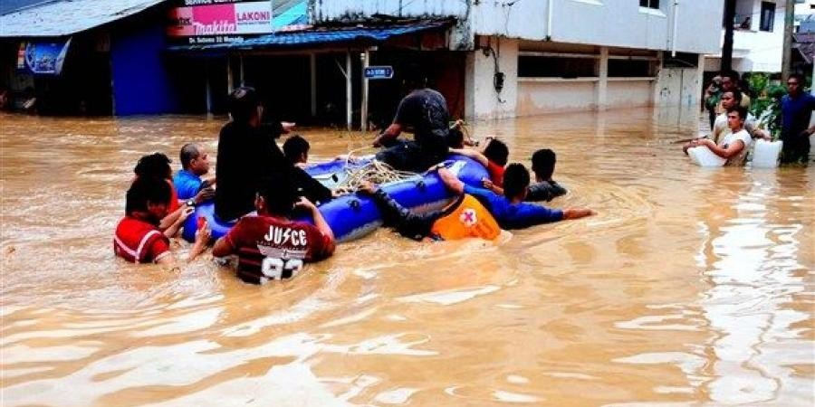 قتلى وآلاف المشردين جراء فيضانات في إندونيسيا