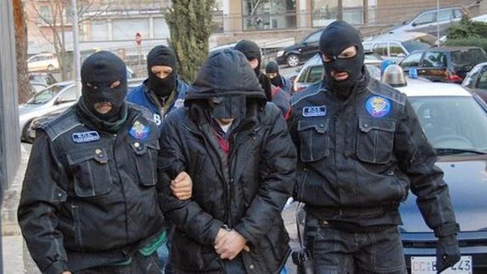 الشرطة الإيطالية تنقذ 51 طالب من سائق كاد يحرقهم أحياء