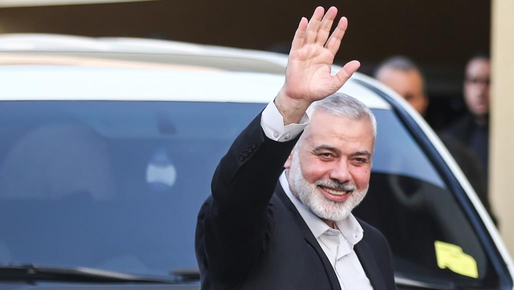 هل دفعت حماس أثماناً سياسية مقابل الإفراج عن المحتجزين الأربعة؟