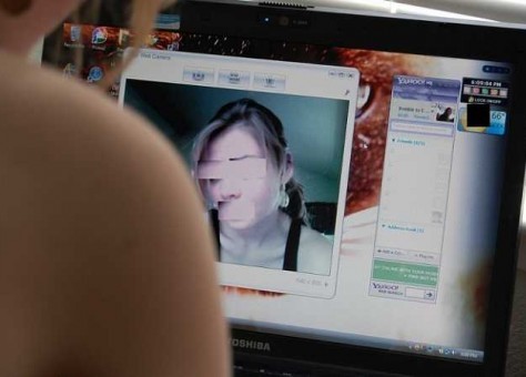 مصرية: تفصل رأس "عشيقها" بمساعدة زوجها وشقيقها بعدما هددها "بفيديوهات" جنسية.