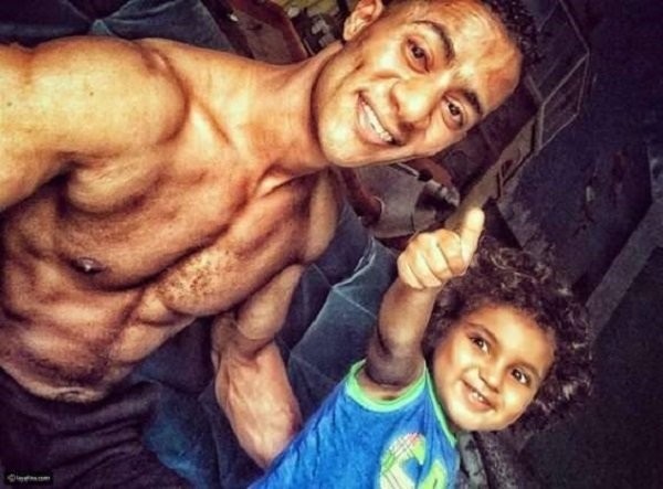 شاهدوا: من الأكثر وسامة الآباء أم الأبناء صور "للنجوم" العرب مع "أبنائهم"