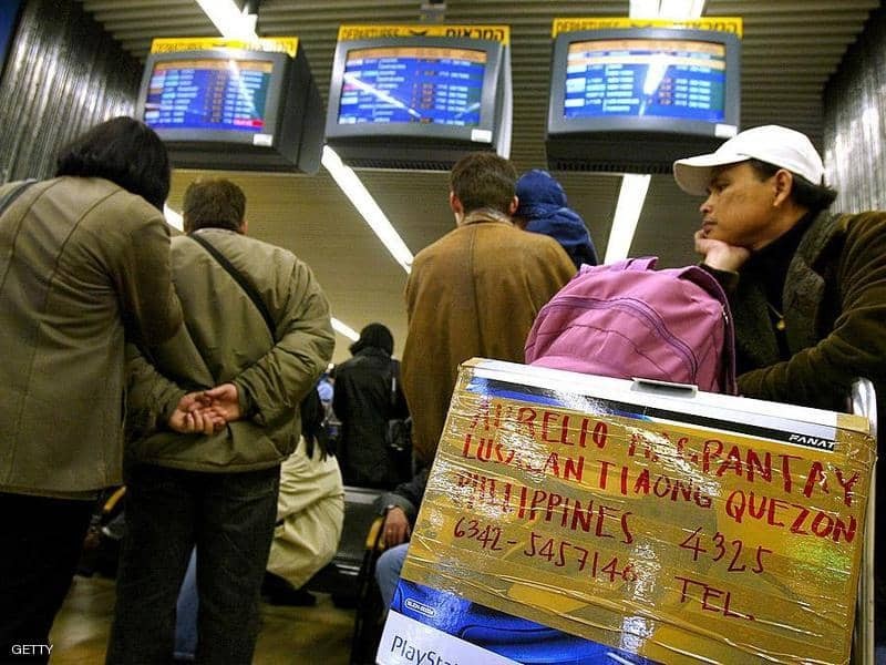 شاهدوا: دهشة واستغراب في جمارك "الفلبين" من محتوى "صناديق البسكويت"