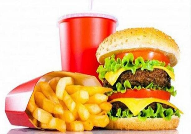 طريقة فعالة "تكرّه" المراهقين بالوجبات السريعة