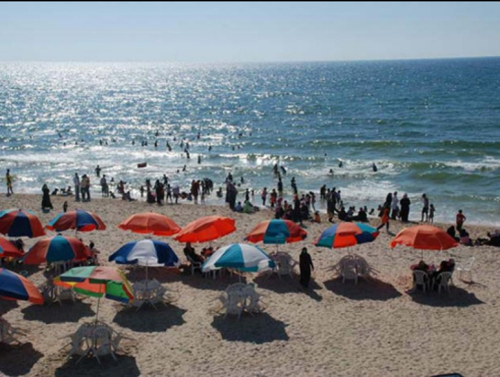 آليات جديدة لتنظيم وضع الاستراحات على شاطئ بحر غزة
