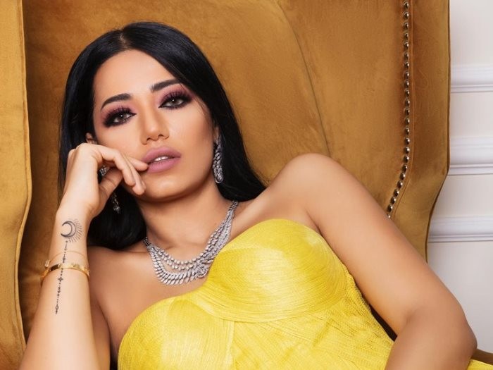 بالفيديو والصور: الفنانة العراقية "رحمة رياض" تبدأ انطلاقة غنائية بجولة حفلات عربية وأغنية جديدة