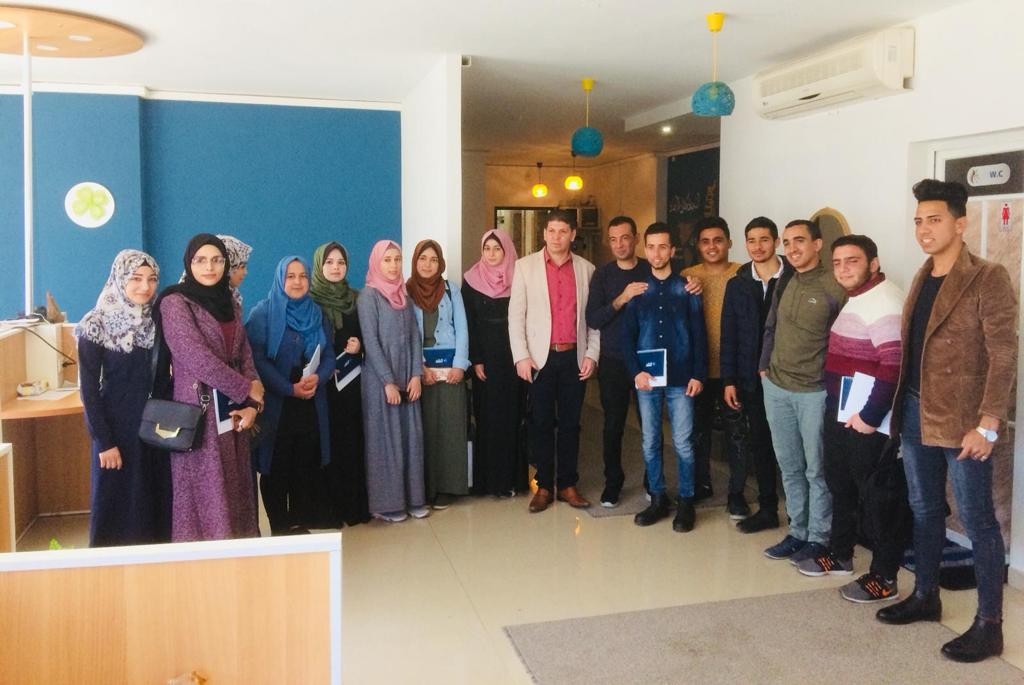 طلاب الإعلام بجامعة الإسراء ينظمون زيارة لمكتب قناة الغد في غزّة