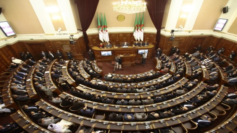 البرلمان الجزائري يجتمع الثلاثاء المقبل لإعلان شغور منصب الرئاسة