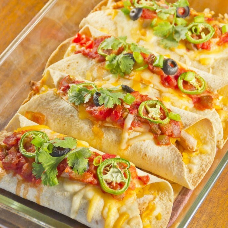 طريقة عمل "انشيلادا الدجاج" من المطبخ المكسيكي