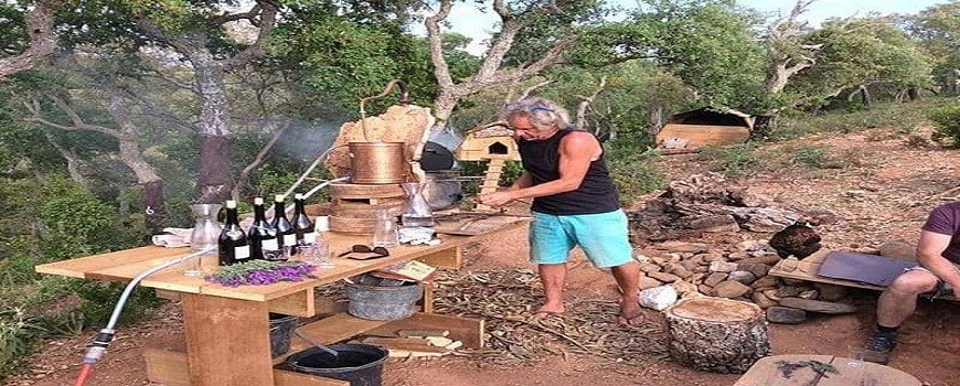 شاهدوا: سئم الحياة العادية فصنع المستحيل مع زوجته