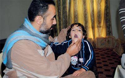 بالصور: الطفلة مريم أسطورة تتحدى المرض في غزّة!