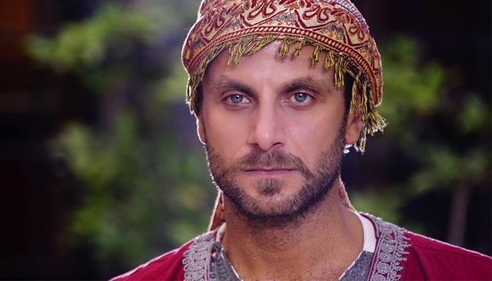 شاهدوا بالفيديو: يحيى بيازي يبيعُ الفلافل في "باب الحارة 10"!