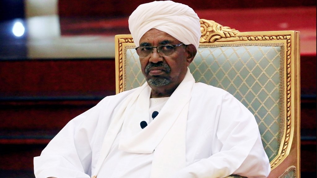 لهذا السبب.. دولة تُفكر في منح البشير اللجوء!!
