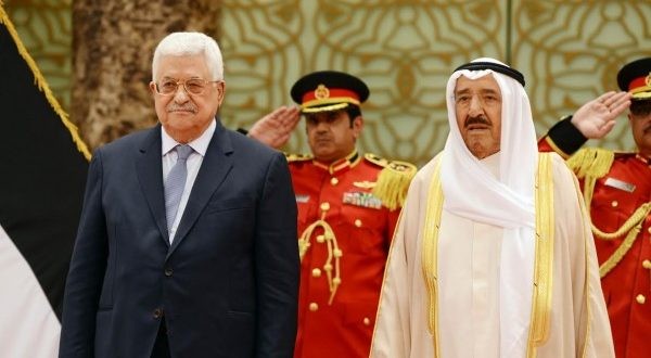 السفير طهبوب يُسلم أمير الكويت رسالة خطية من الرئيس عباس