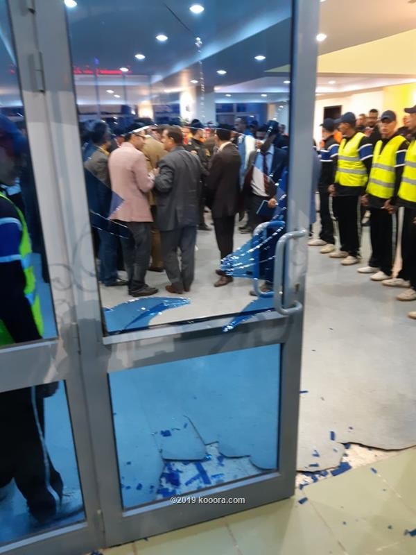 اشتباكات بين لاعبي الأهلي وبيراميدز تحطم زجاج بتروسبورت