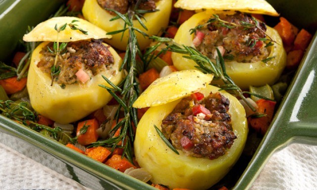 بالفيديو: طريق عمل "محشي البطاطس" باللحم