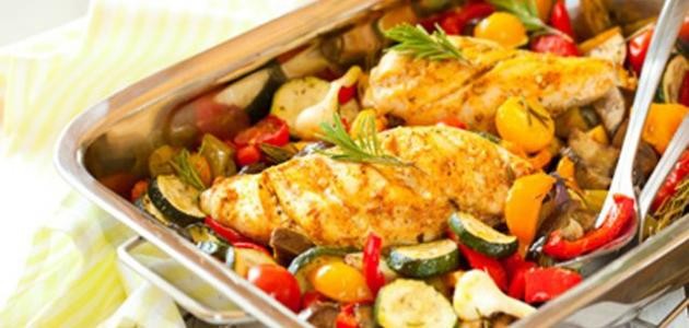 بالفيديو: طريقة عمل "صينية الدجاج" بالخضار