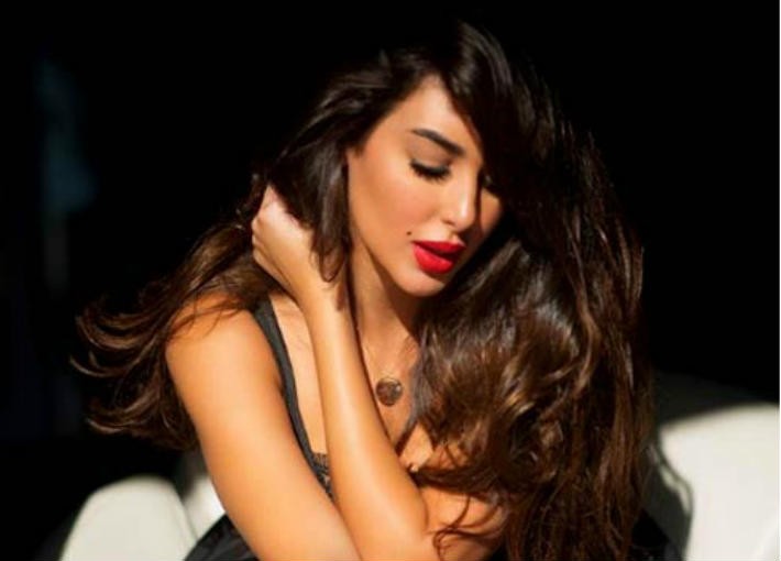 شاهدوا: النجمة "ياسمين صبري" تتأ لق من جديد بأطلالة جميلة