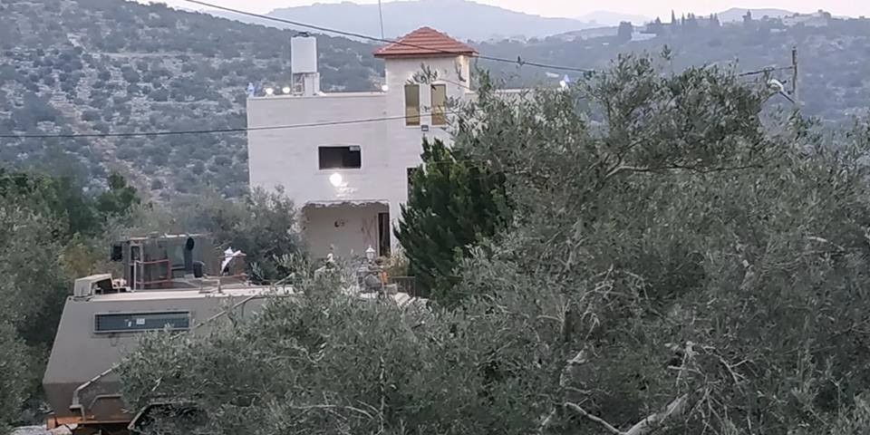 الاحتلال يهدم مبنى سكني من طابقين بمخيم شعفاط