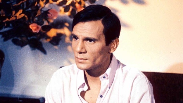 مفاجأة صادمة: نجل شقيق "عبد الحليم حافظ" يكشف ما رآه في قبر "العندليب"