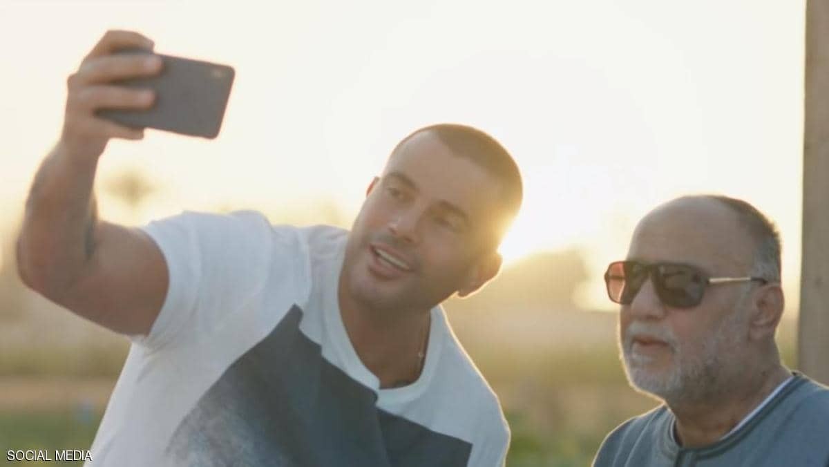 "اتهامات الاقتباس" تلاحق إعلان عمرو دياب الجديد