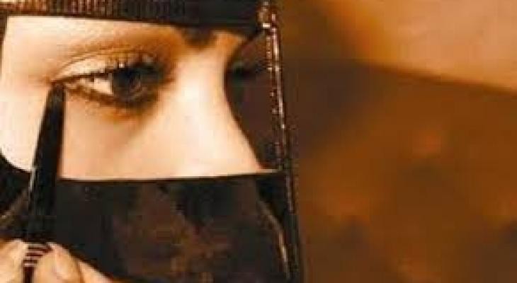 حكم استعمال الكحل وأدوات التجميل في نهار رمضان