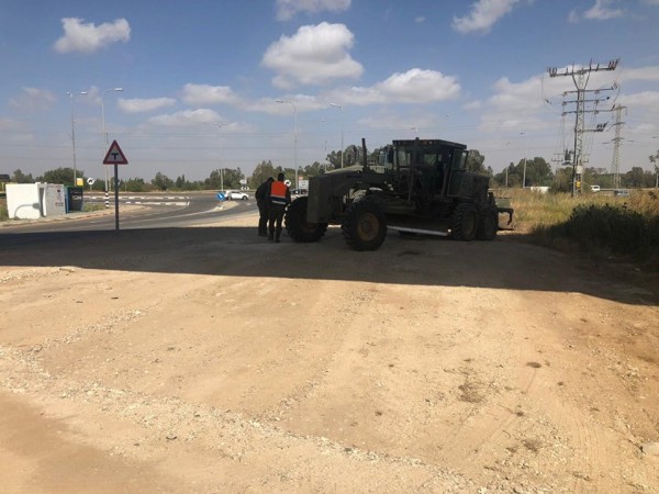 بالصور: الاحتلال يبدأ بإقامة جدار خرساني على حدود غزّة الشرقية