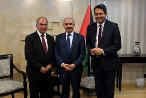 اشتية يدعو بريطانيا للاعتراف بالدولة الفلسطينية على أرض الواقع