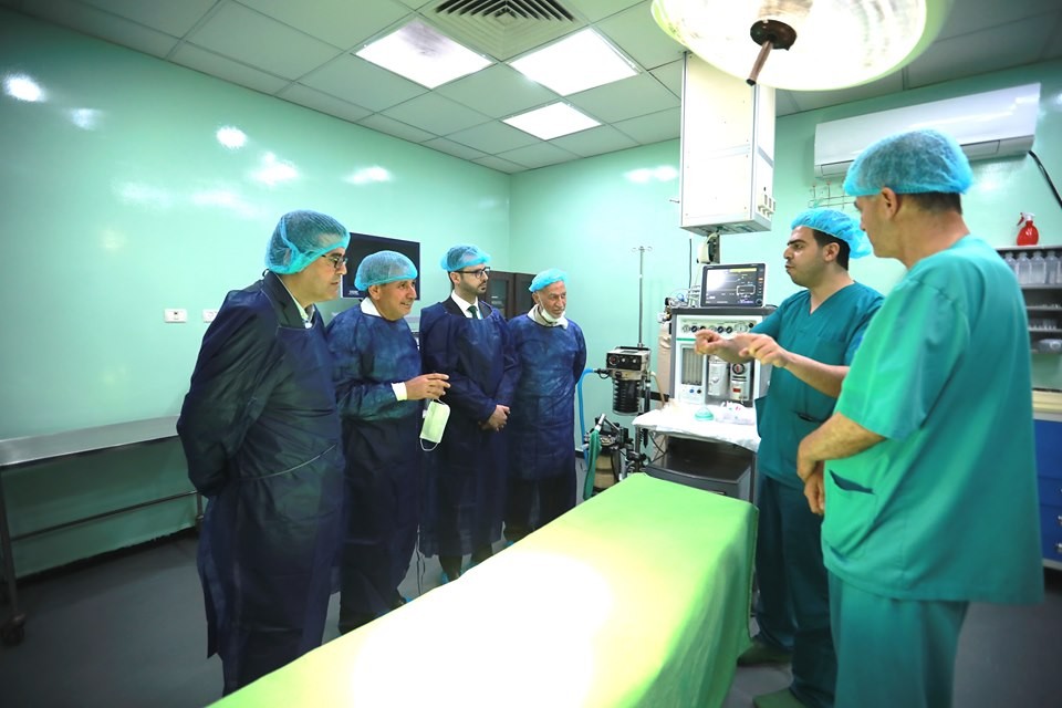 غزّة: "جوال" تدعم جمعية أصدقاء المريض بأجهزة طبية