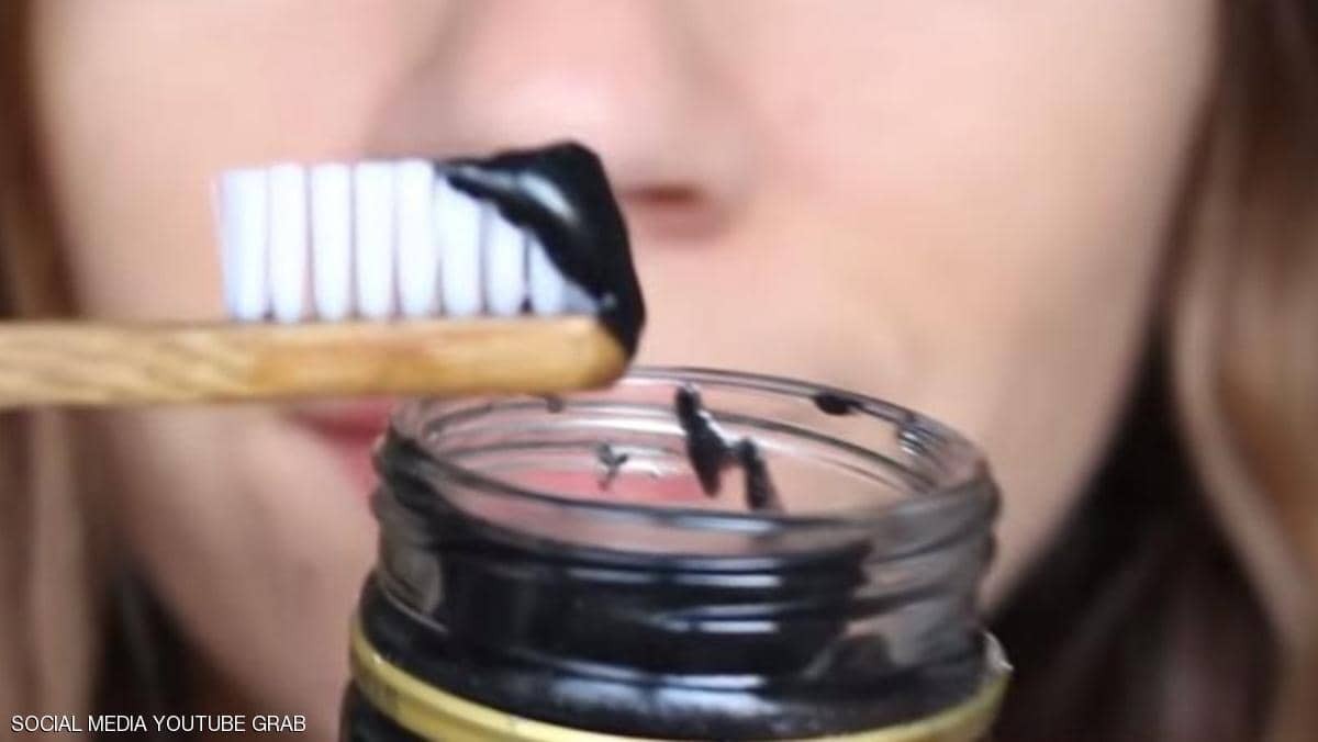 فوائد الفحم في تنظيف الأسنان