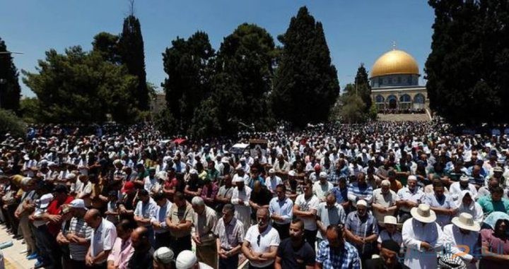 آلاف المصلين يؤدّون صلاة الجمعة في رحاب المسجد الأقصى