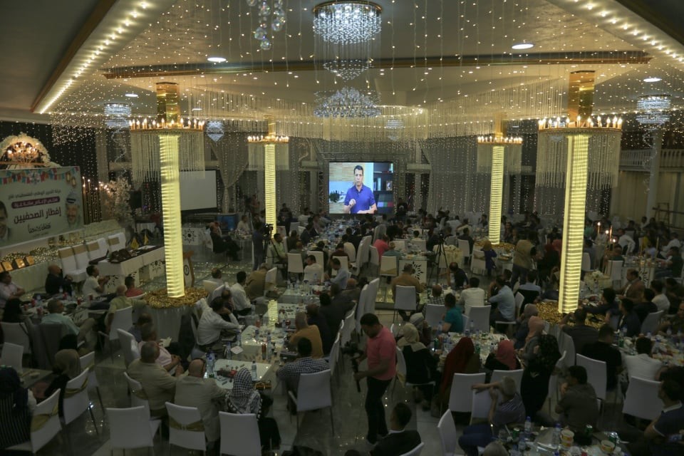 تحدُث عن مواضيع حساسة
