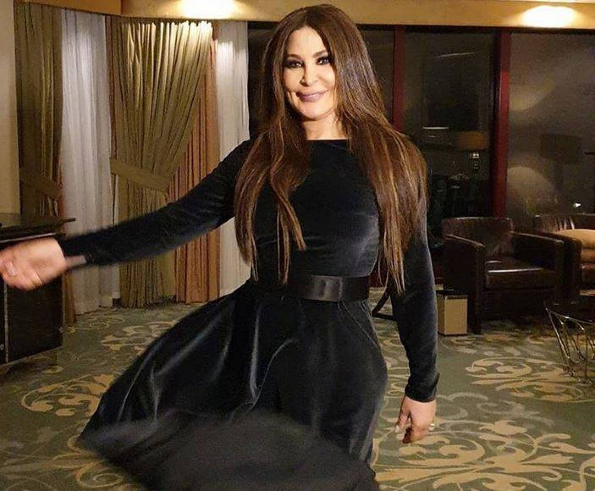 شاهد: الموت يفجع إليسا وسمية الخشاب تهنئها وتثير السخرية