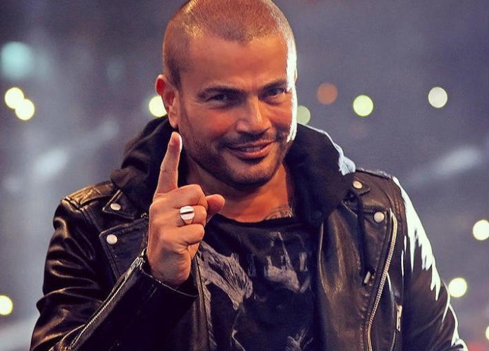 صورة: عمرو دياب في كواليس "زي الشمس"هكذا قدم الدعم لأبطاله