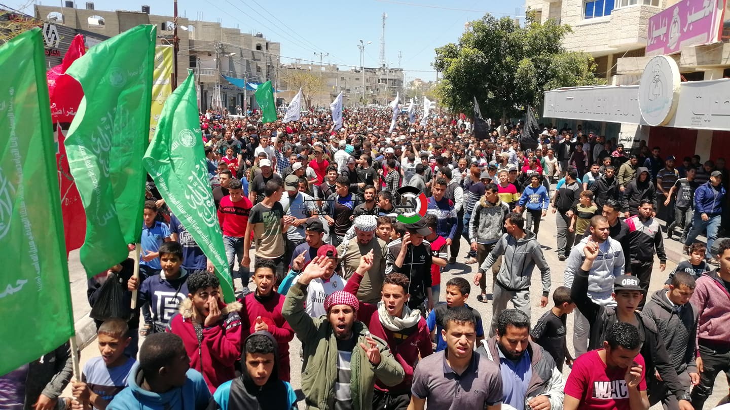 جماهير غفيرة تشيع جثمان الشهيد عبد العال برفح