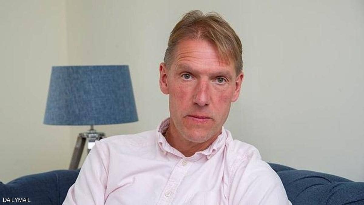 بريطانيا: "مصير مجهول" لطبيب طلب من امرأة خلع نقابها