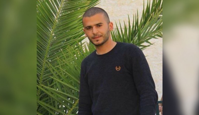 الاحتلال يمنع والد الأسير عزمي نفاع من زيارته