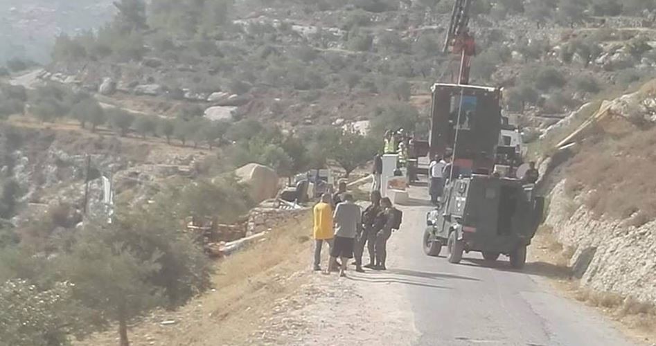 الاحتلال يستولي على كرفانين جنوب الخليل