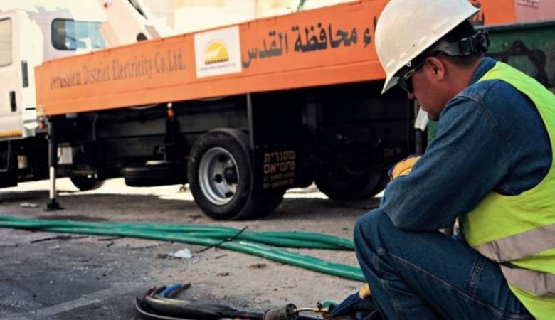 كهرباء القدس: تزويد "إسرائيل" الخدمة لجبل المكبر يهدف الإستيلاء على امتيازاتنا