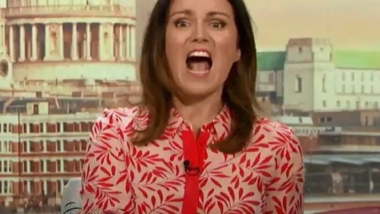 شاهدوا: قفزت من الألم مذيع "يصعق" زميلته على الهواء مباشرة!