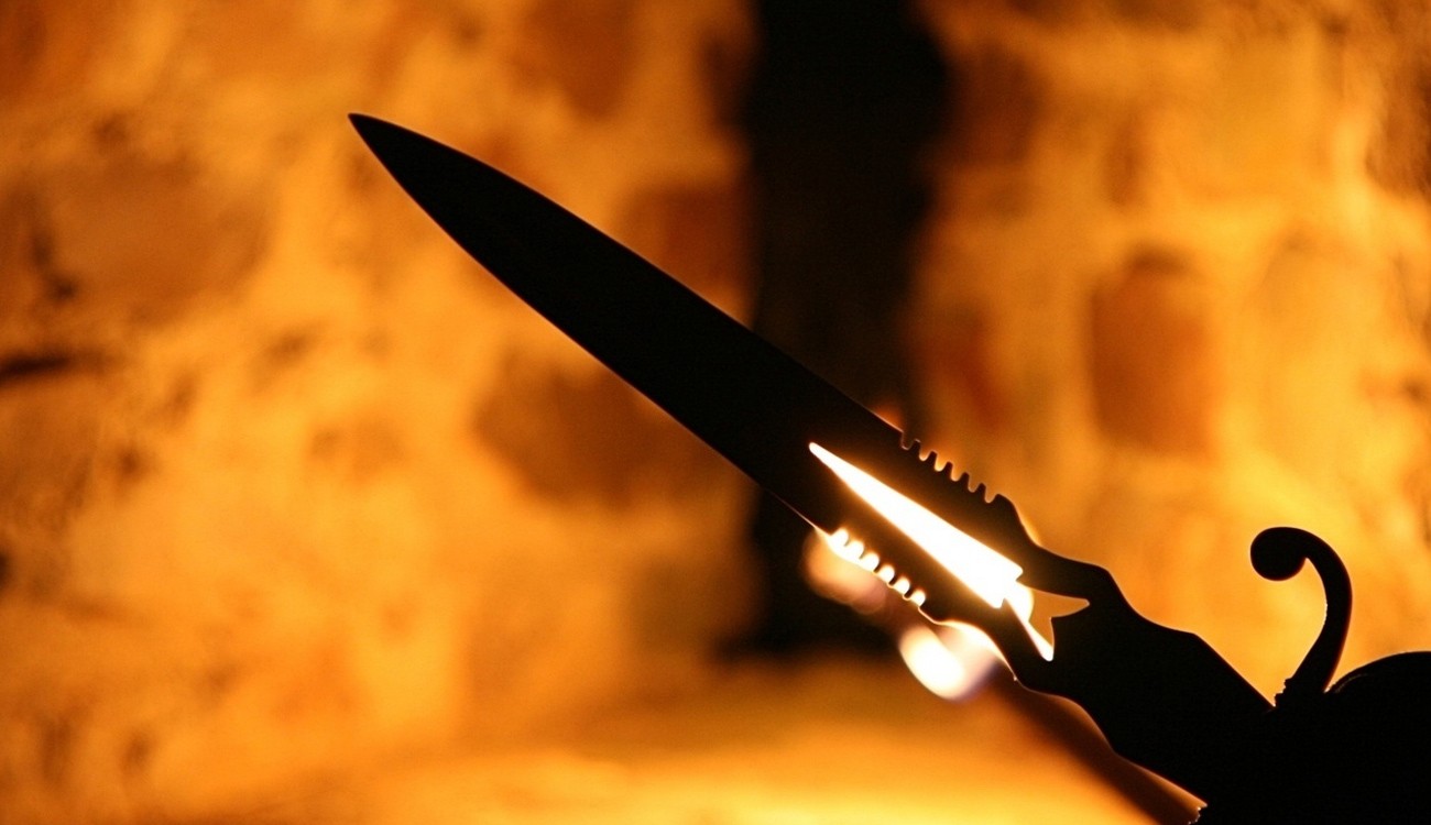 فاجعة.. مواطن يذبح طفلته ويطعن نفسه بآلة حادة شمال قطاع غزّة