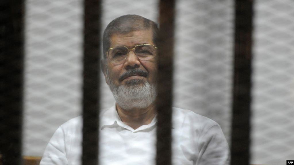 نجل محمد مرسي يكشف عن أسماء متهمين بقتل والده