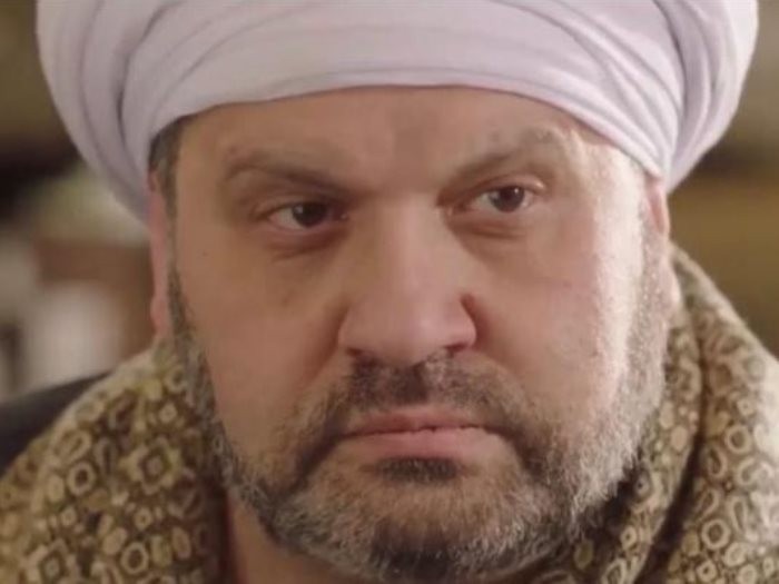 إدوارد: محقق جنائى فى مسلسل "حواديت الشانزليزيه"