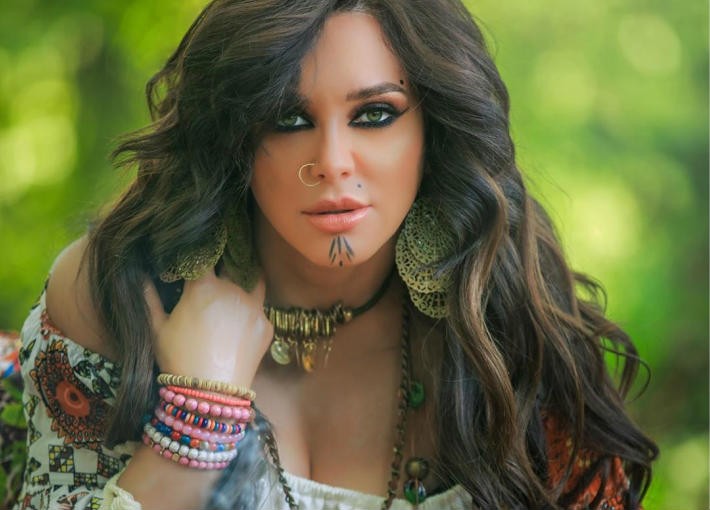 شاهدوا: سلاف فواخرجي "غجرية" في أحدث جلسة تصوير