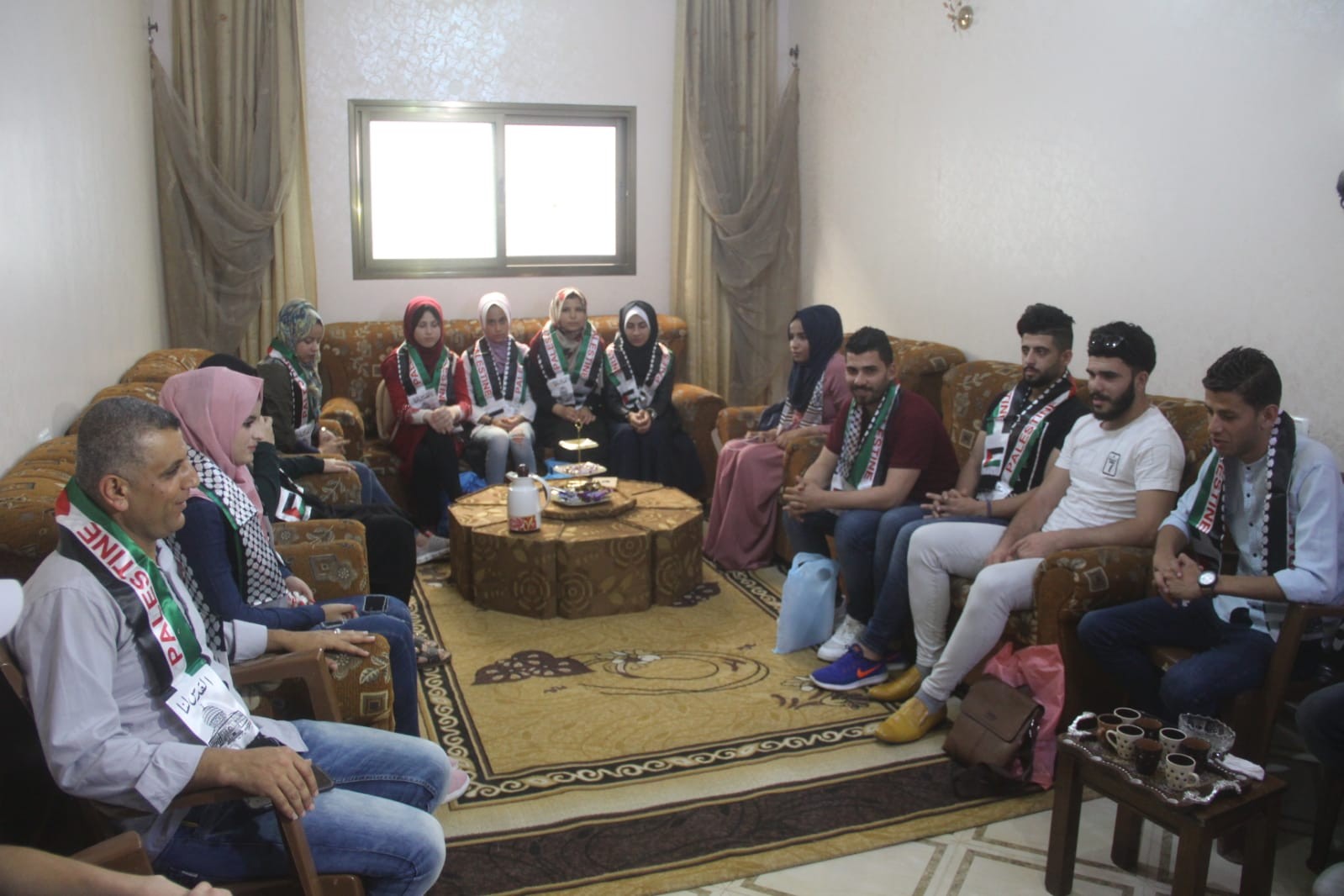 بالصور: الشبيبة الفتحاوية تطلق حملة لتكريم طلبة المستويين العاشر والحادي عشر