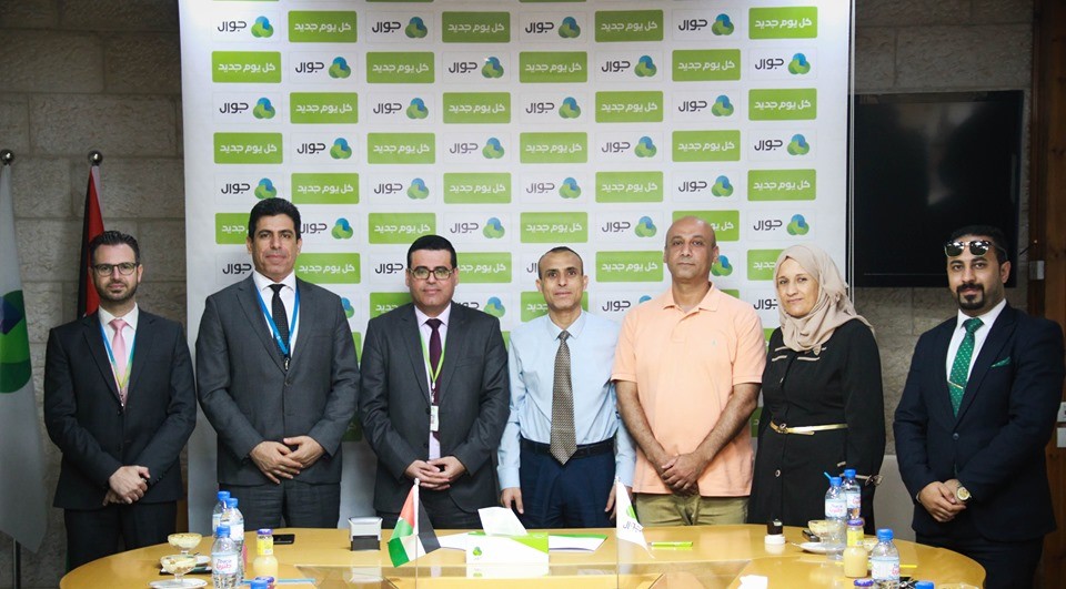 جوال وجمعية التأهيل و التدريب الاجتماعي توقعان اتفاقية تجهيز الغرف الصفية