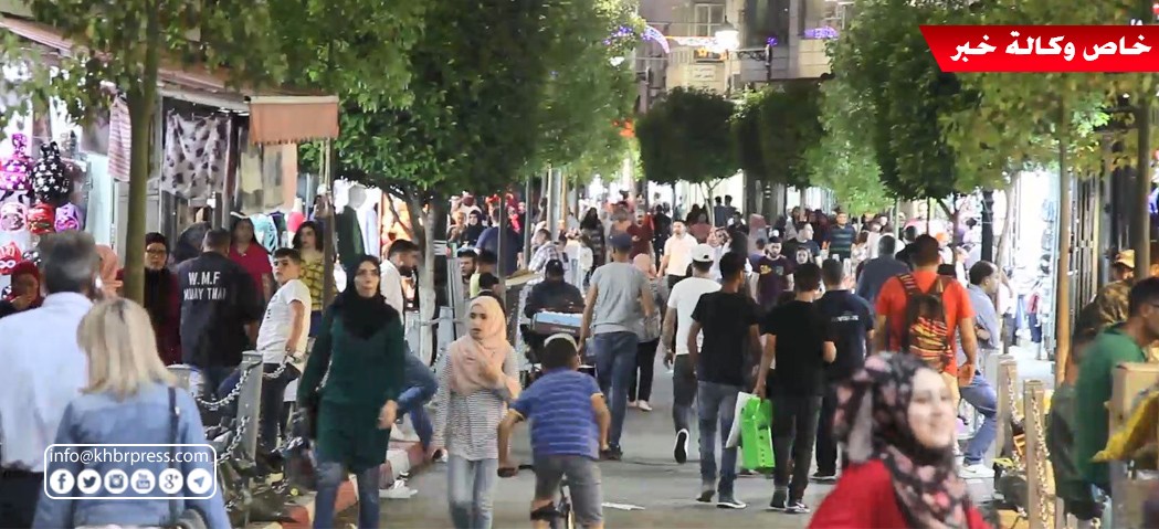 شاهد بالفيديو: عدسة وكالة "خبر" ترصد أجواء عيد الفطر السعيد في رام الله