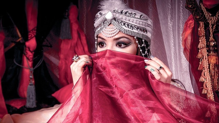 بالصور: مطلوب "أميرات" للعمل!